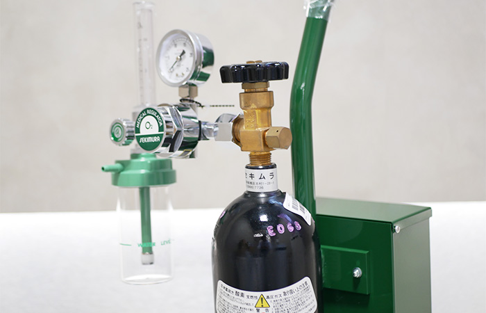 酸素ボンベ